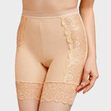 Huidskleurige ondershort onder jurk