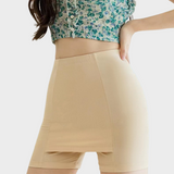 Huidskleurige skort onder jurk