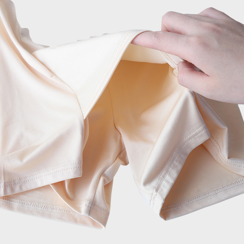Huidskleurige skort onder jurk