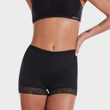 Kleine ondershort onder jurk