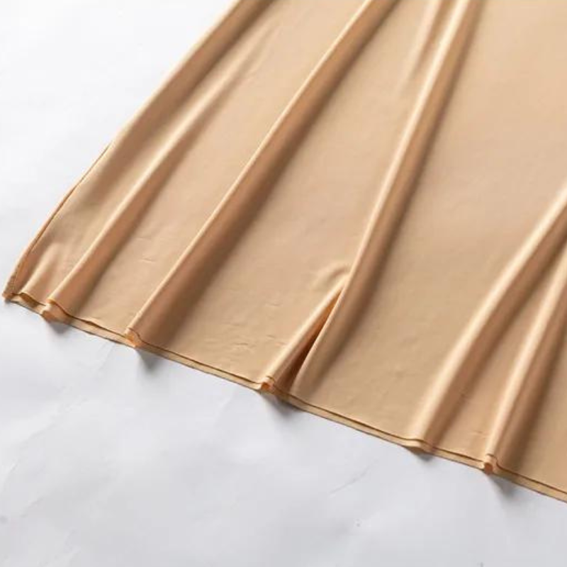 Lange huidskleurige onderjurk