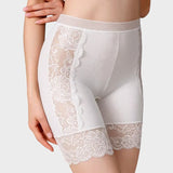 Witte ondershort onder jurk