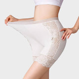 Witte ondershort onder jurk